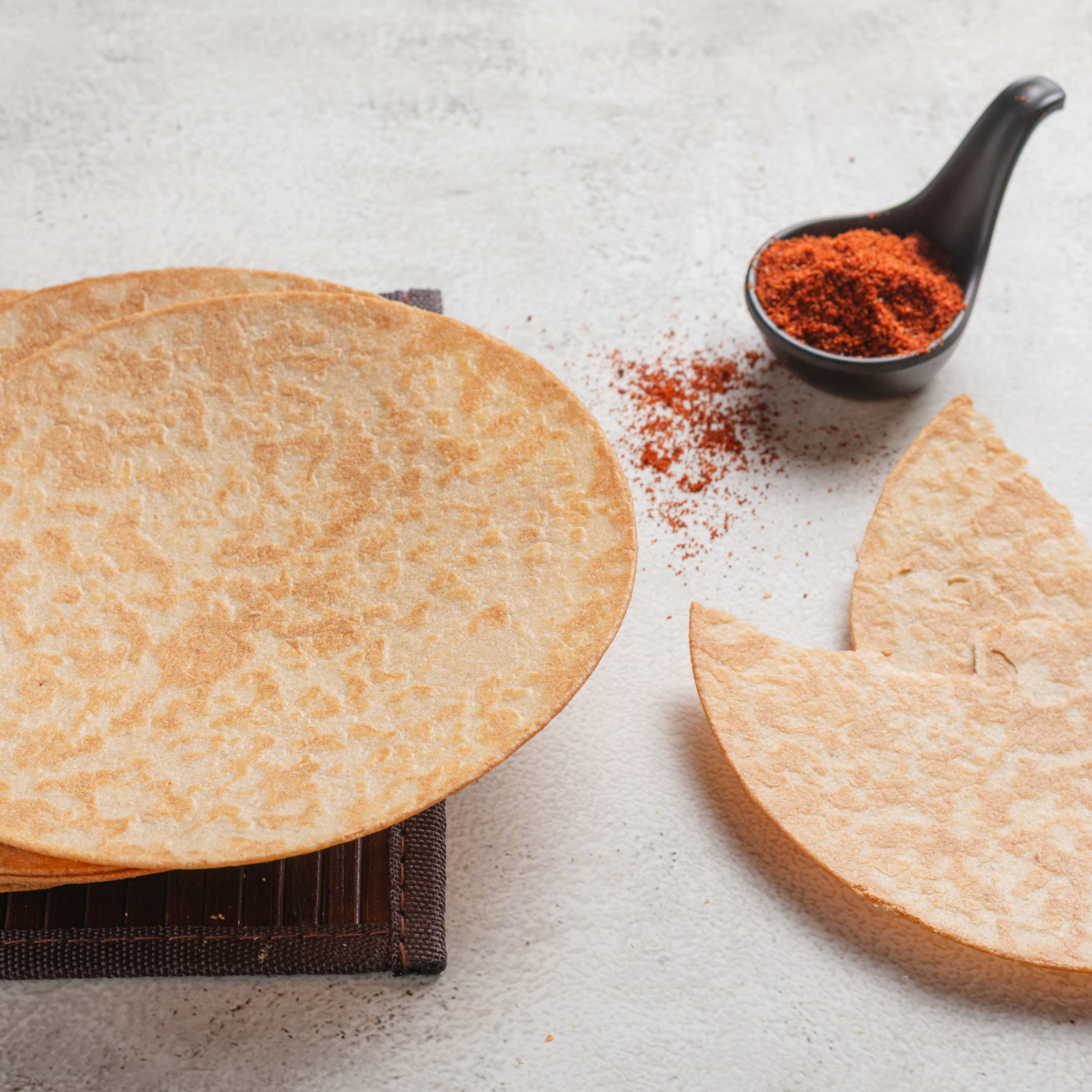 Buy Khakhra Plain variety online from World of Mysore Pak – roasted, simple, and perfectly crunchy.
