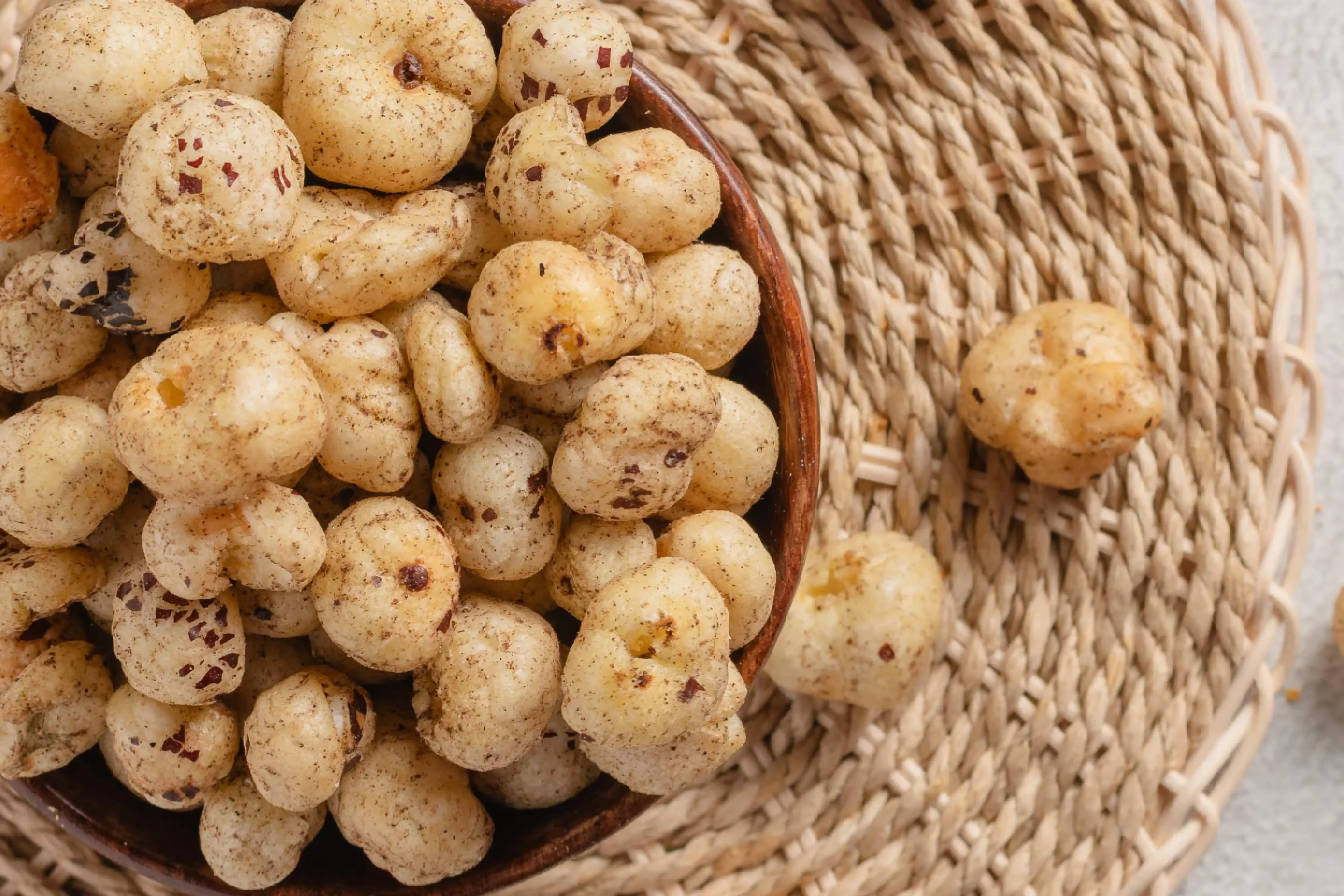 Buy Makhana Salt and Pepper online from World of Mysore Pak. A tasty mix of salt and spice on roasted foxnuts.