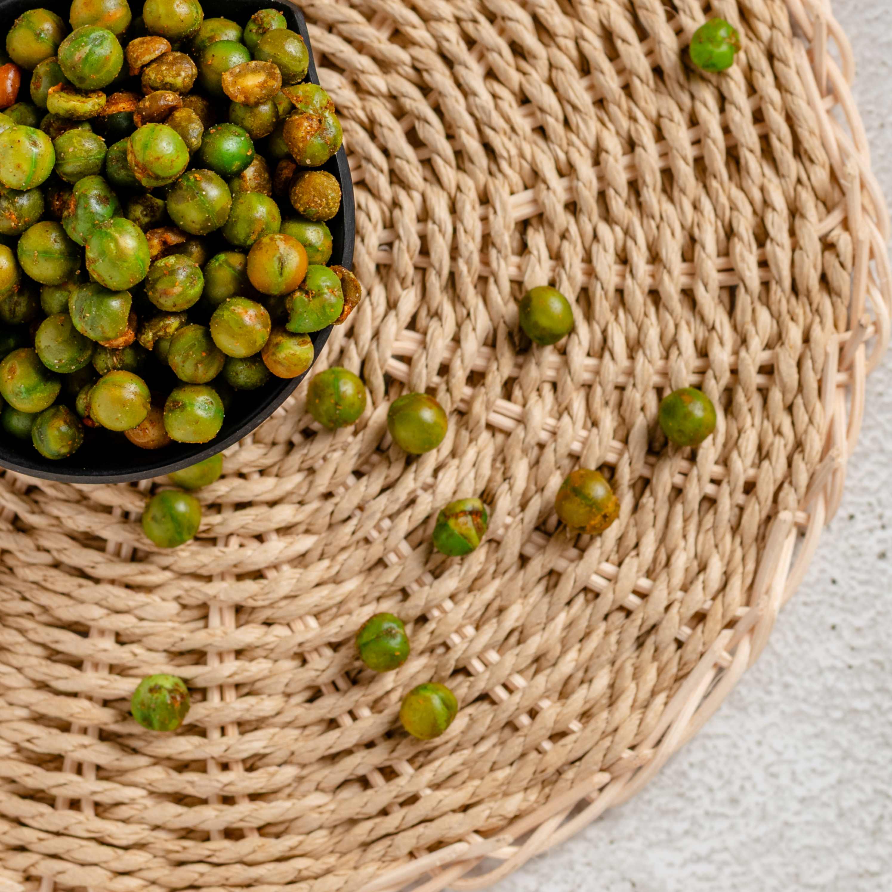 Buy green matar namkeen online from World of Mysore Pak. Roasted peas with salt, perfect as a crunchy, healthy nibble.