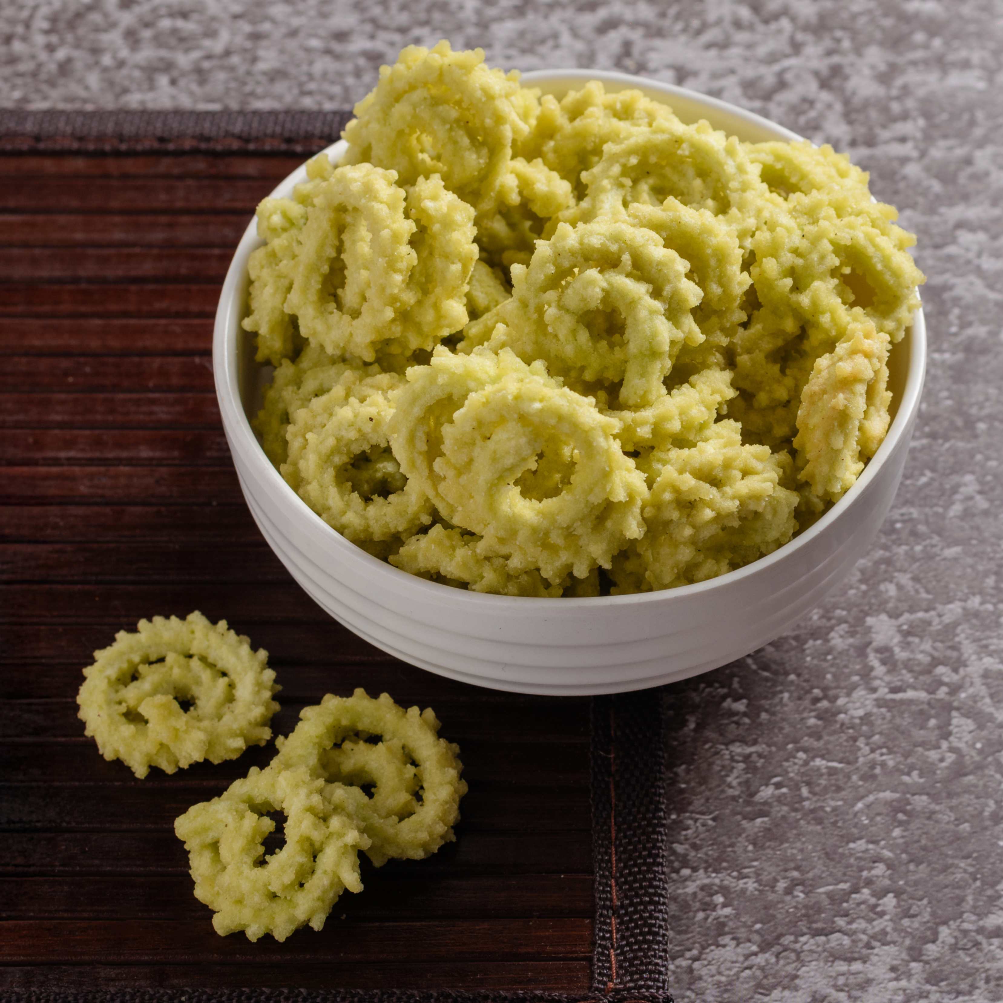 Buy Palak Chakkuli online from World of Mysore Pak – crisp rice flour snack infused with fresh spinach flavor.